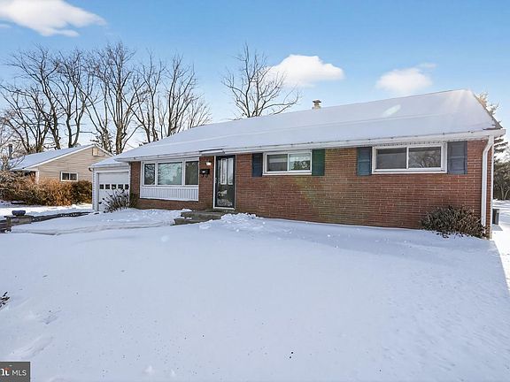 3rd image of 537 Sherwood Ln