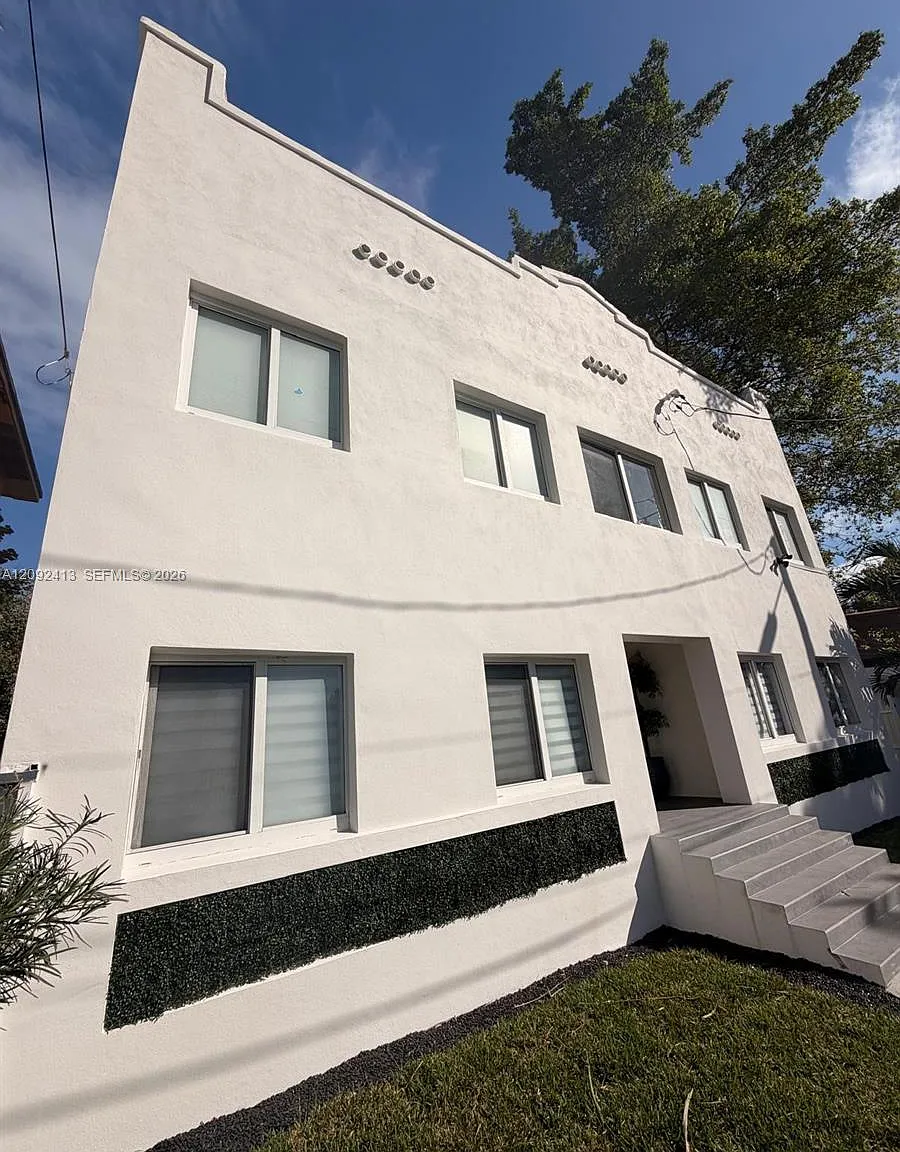 337 SW 10th Ave — Photo 2