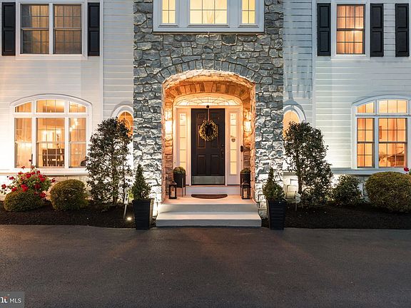 3rd image of 929 Putting Green Cir