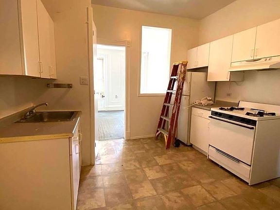 4th image of 304 E 83rd St #2D3