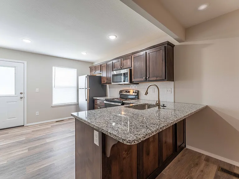 Oakwood Heights Townhomes — Photo 74