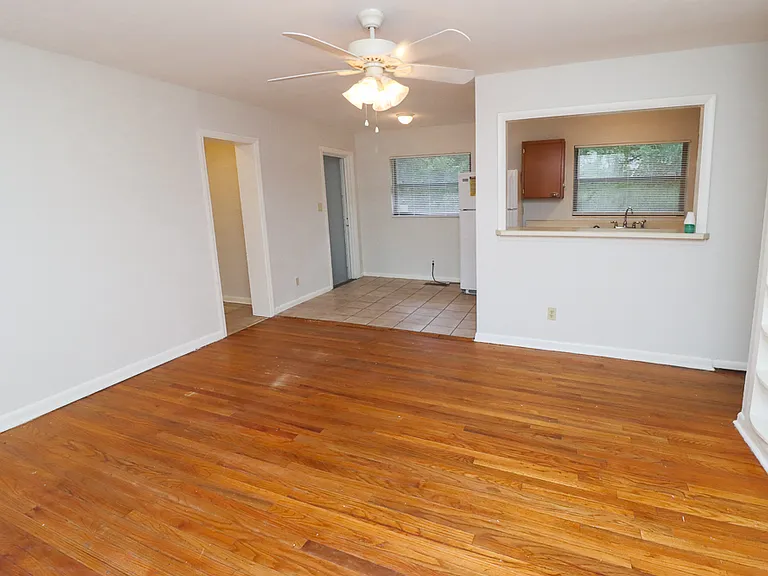 811 S Lipona Rd — Photo 2