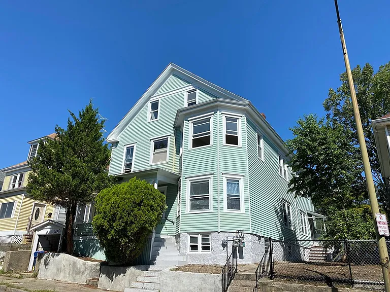 69 Russell St #2 — Photo 1