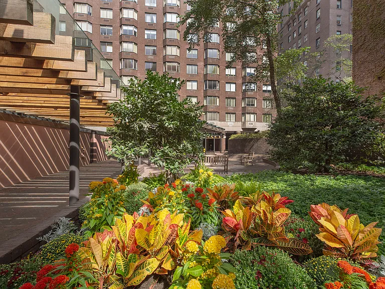 429 E 52nd St #32D — Photo 13