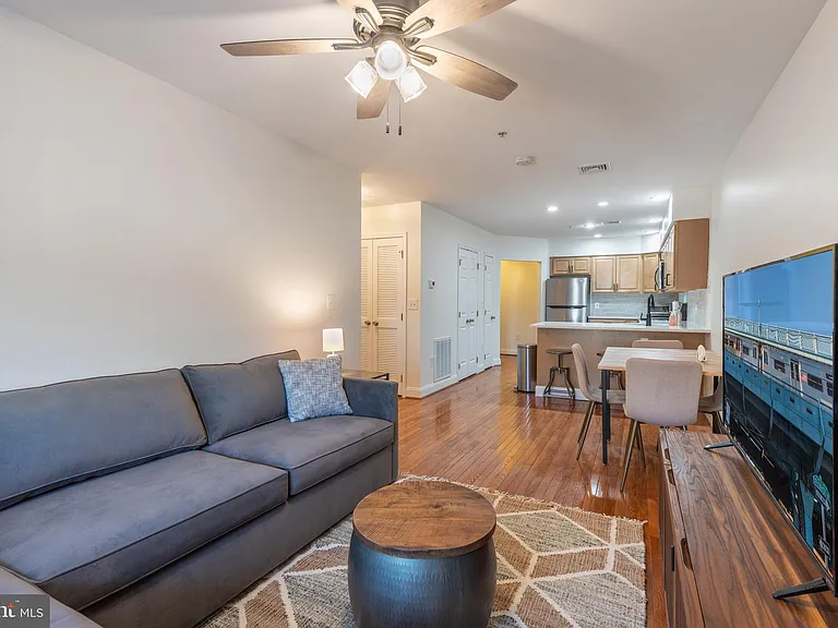 209 N 3rd St #3B — Photo 11