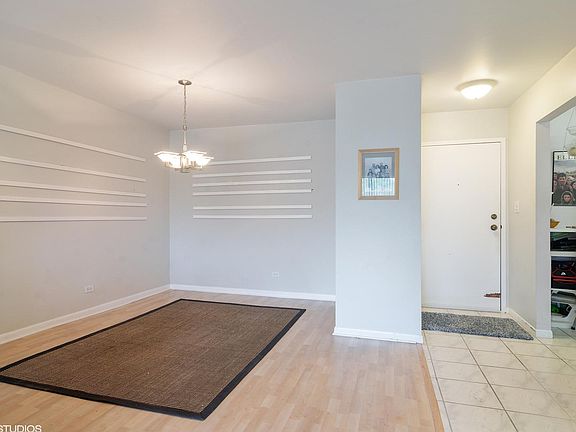 3rd image of 909 E Kenilworth Ave Unit 417