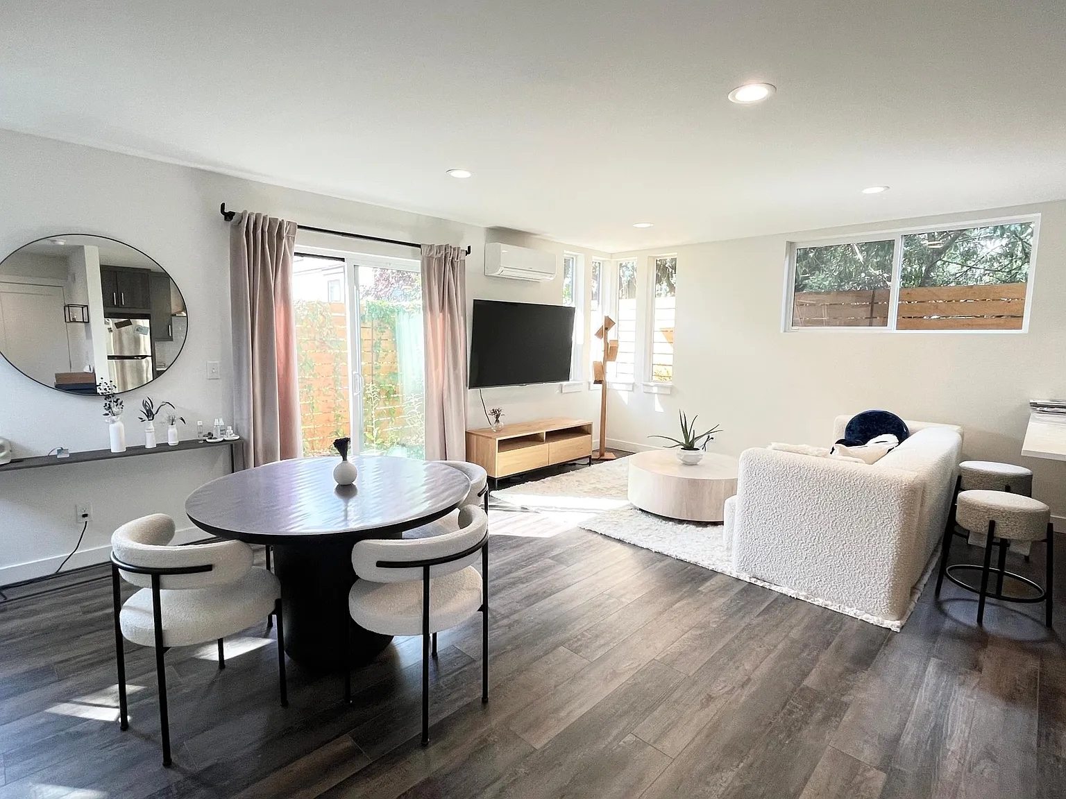 2 bed, 1041 sqft, $3,600 — Photo 4