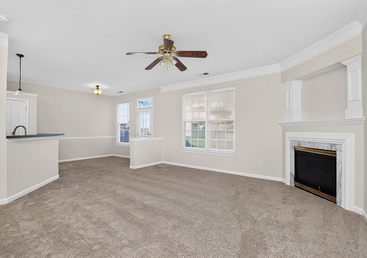 Beautiful Four Bedroom in Crismark Community! — Photo 3