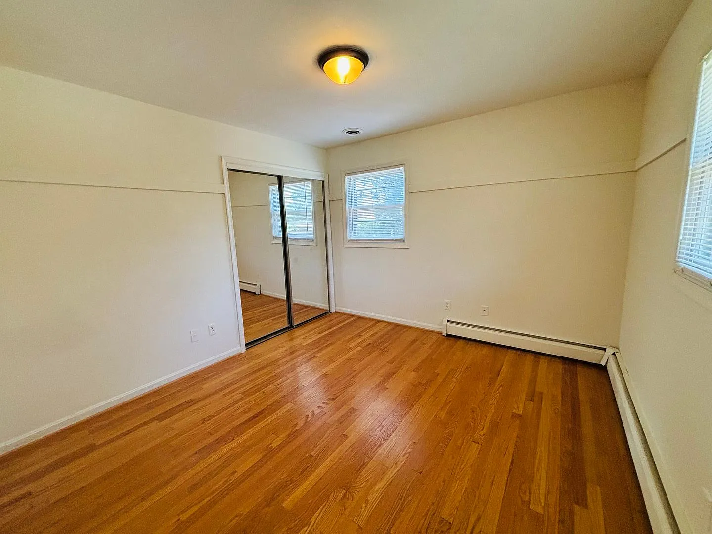 4 Bedroom 2.5 Bath House 1 Car Garage — Photo 3