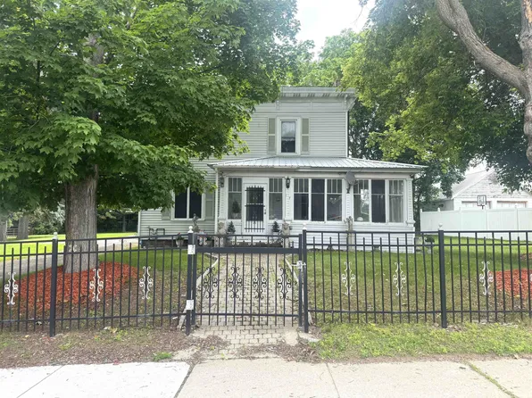 17 State St, Heuvelton, NY 13654