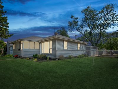 2395 Cedar St, Des Plaines, IL, 60018