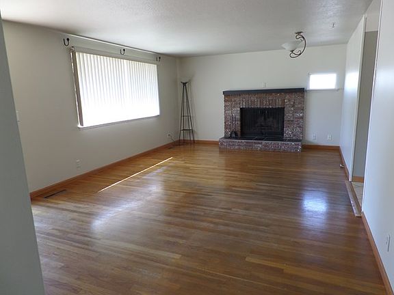 2nd image of 603 Canary Ave