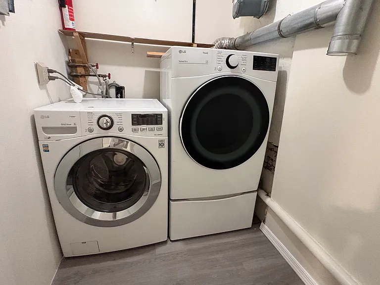 542 Clinton St #1 — Photo 13
