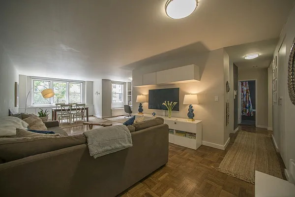 Sold by Edwards & Noble Properties LTD | media 12