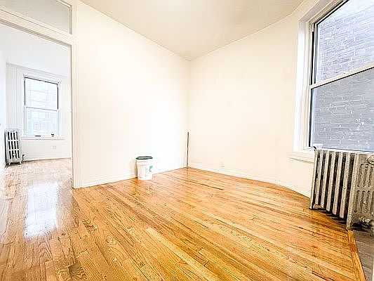 4th image of 114 E 1st St #29A