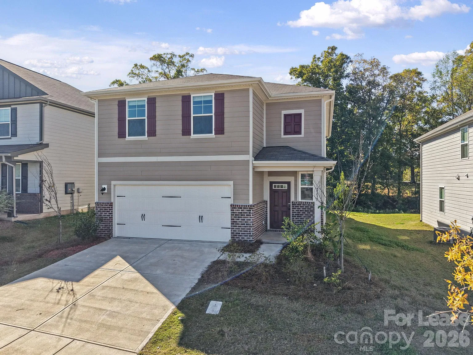 4 bed, 2.5 bath, $2,400 — Photo 2