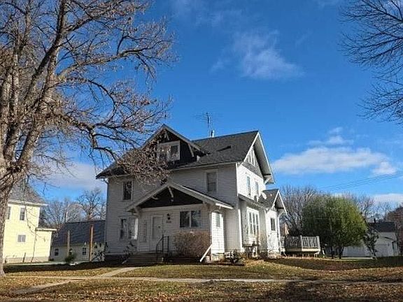 2nd image of 456 2nd St