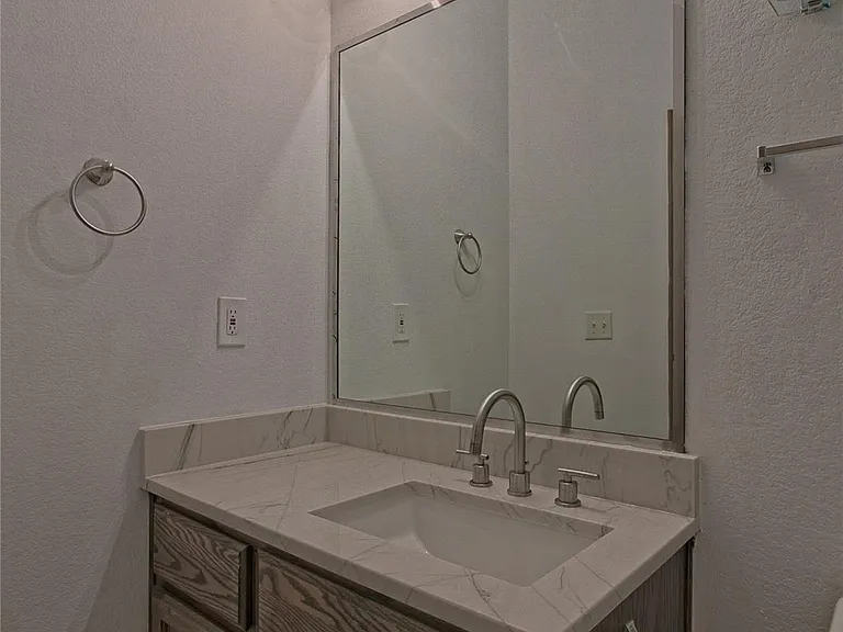 2903 Whisper Oaks Ln #A — Photo 24