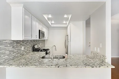 1820 S Beverly Glen Blvd #201 Photo 1