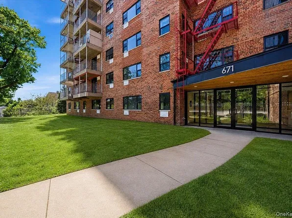 671 Bronx River Rd, Yonkers, NY