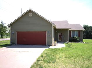 604 Walnut St, Halstead, KS 67056