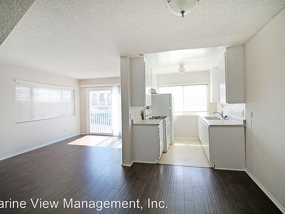 4th image of 637 Manhattan Beach Blvd #A