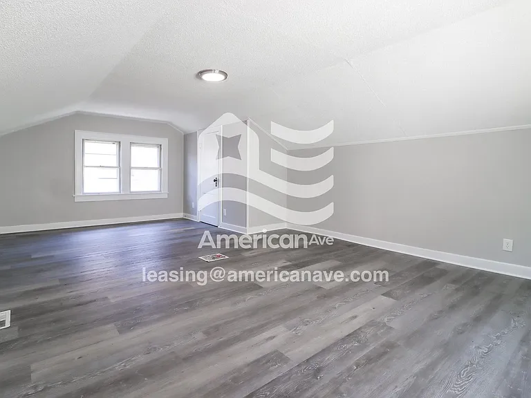1534620_007_main_bedroom_8.jpg