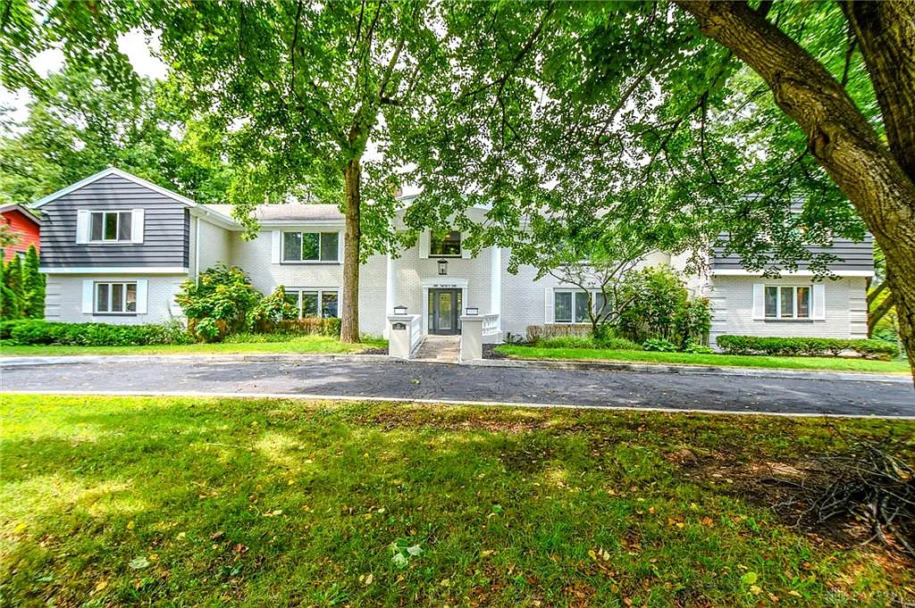 3 bed, 2.0 bath, 2200 sqft, $3,300 — Photo 3