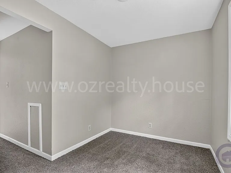 2034 Berkshire Pl — Photo 16