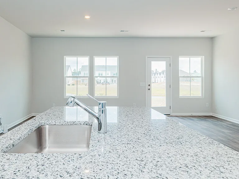 402 Tiliwa St — Photo 12