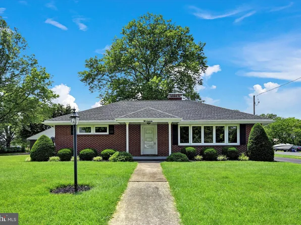 861 S Forge Rd, Palmyra, PA 17078