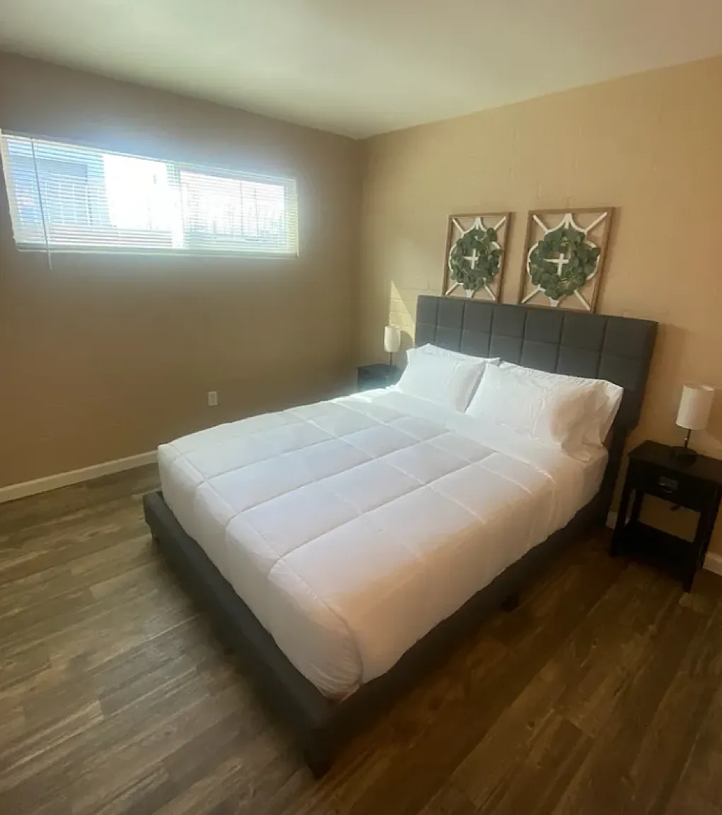 Bellevue Manor — Photo 4