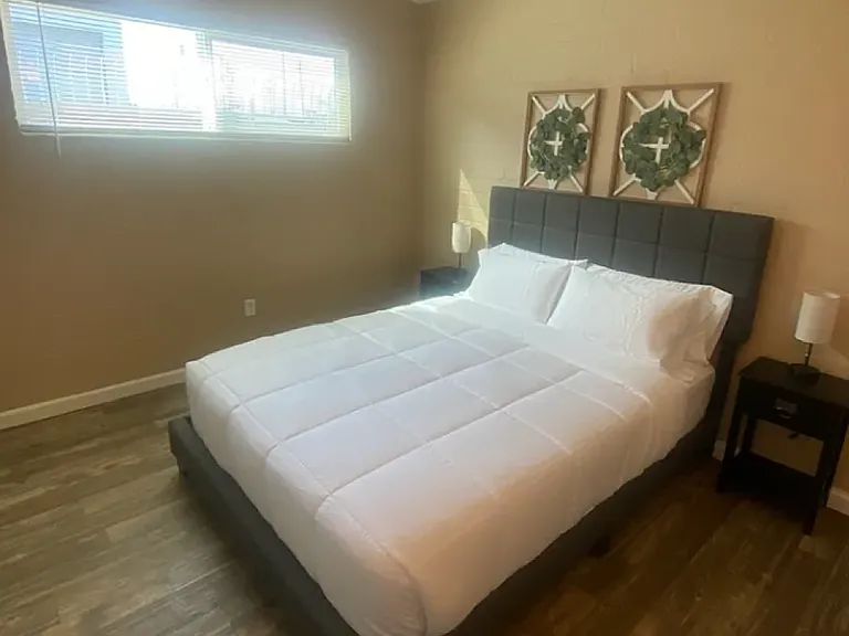 Bellevue Manor — Photo 4