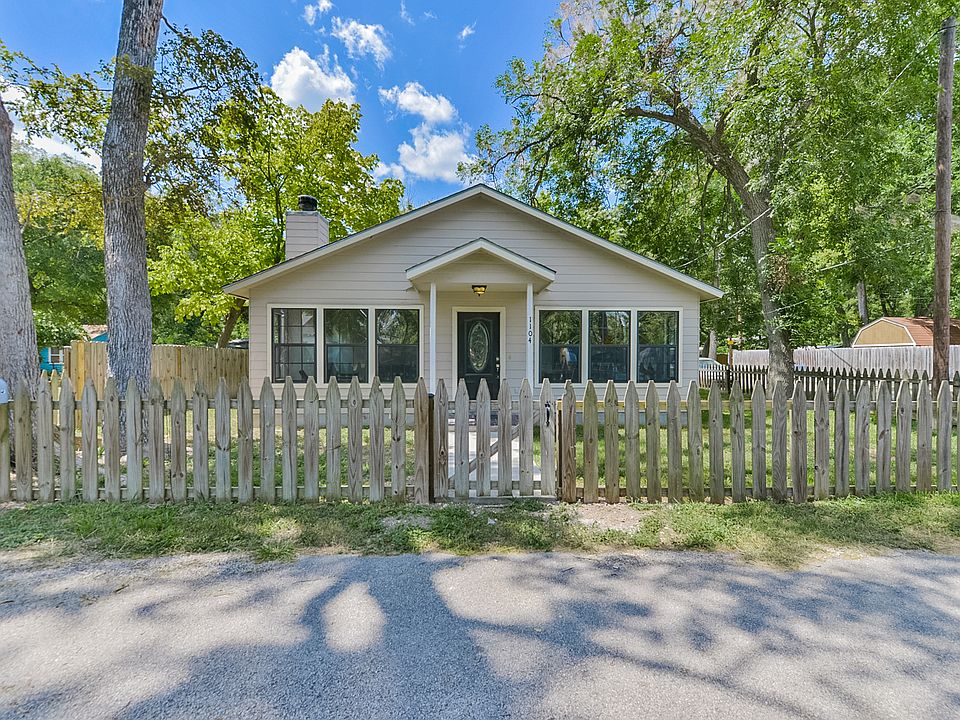 1st image of 1104 Peggy Ln