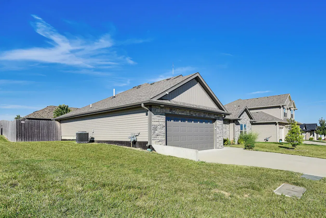 3407 Goldenwood Dr — Photo 4