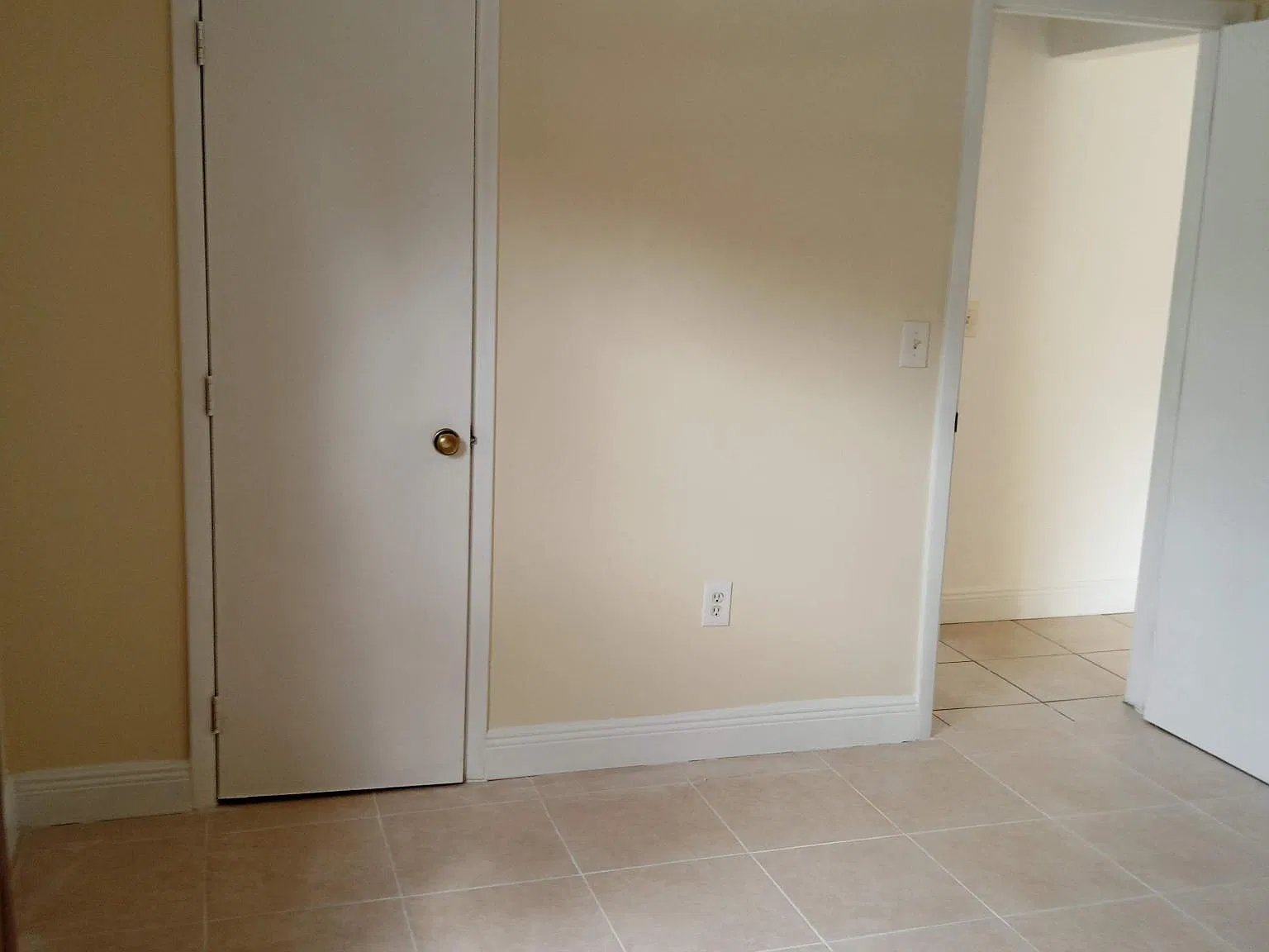4350 NW 21st Ave — Photo 2