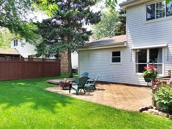 5th image of 24W701 Blackstone Ct