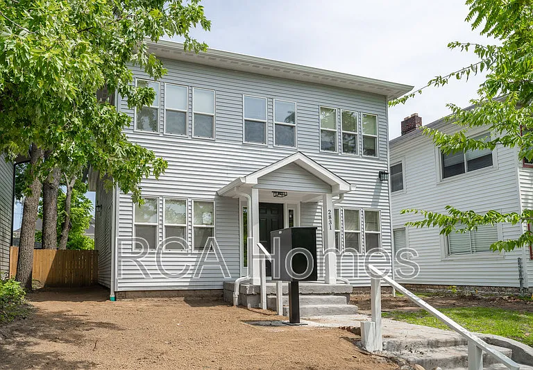 2831 N Kenwood Ave #7 — Photo 1