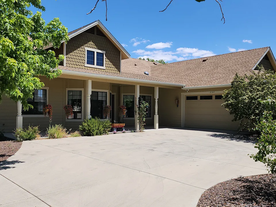 2547 Golden Bear Dr