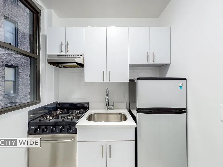 140 E 46th St #4M — Photo 3