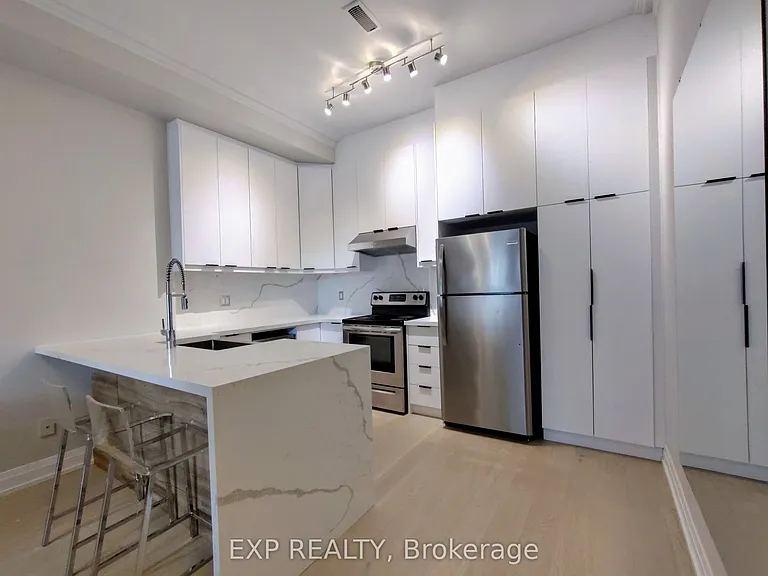 601 Adelaide St W — Photo 5