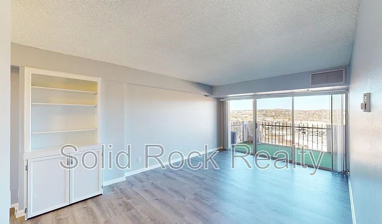 411 Lakewood Cir #B1110 — Photo 2