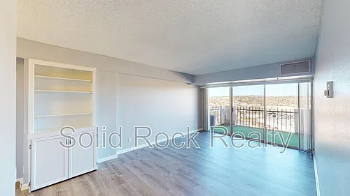 411 Lakewood Cir Photo 1