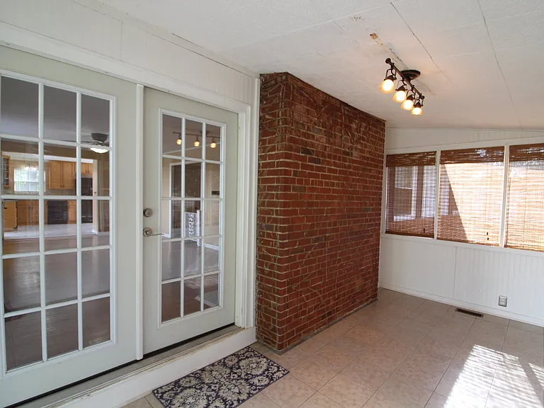 101 E Magnolia Ln — Photo 22