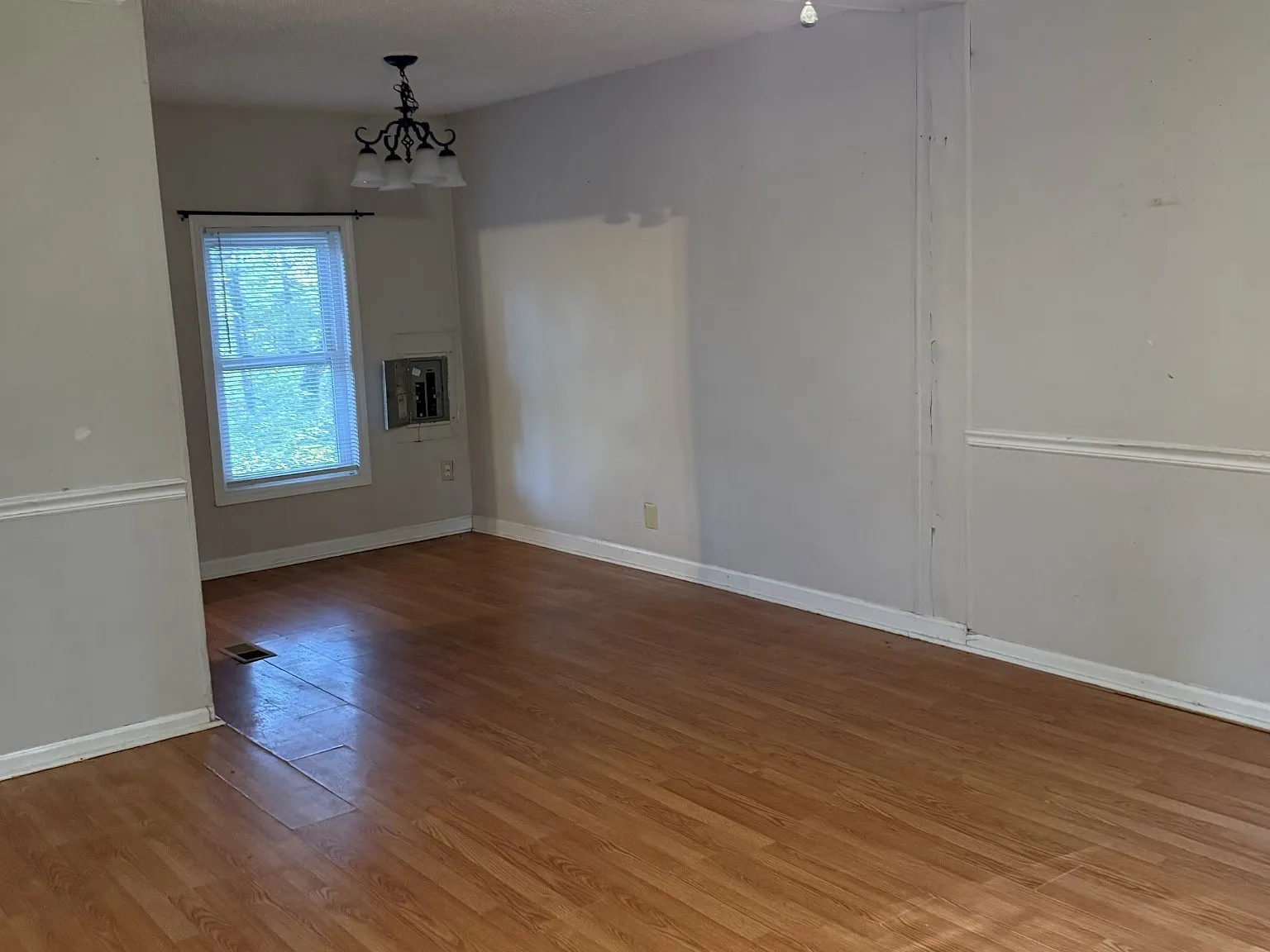 3 bed, 2.0 bath, 1400 sqft, $1,800 — Photo 3