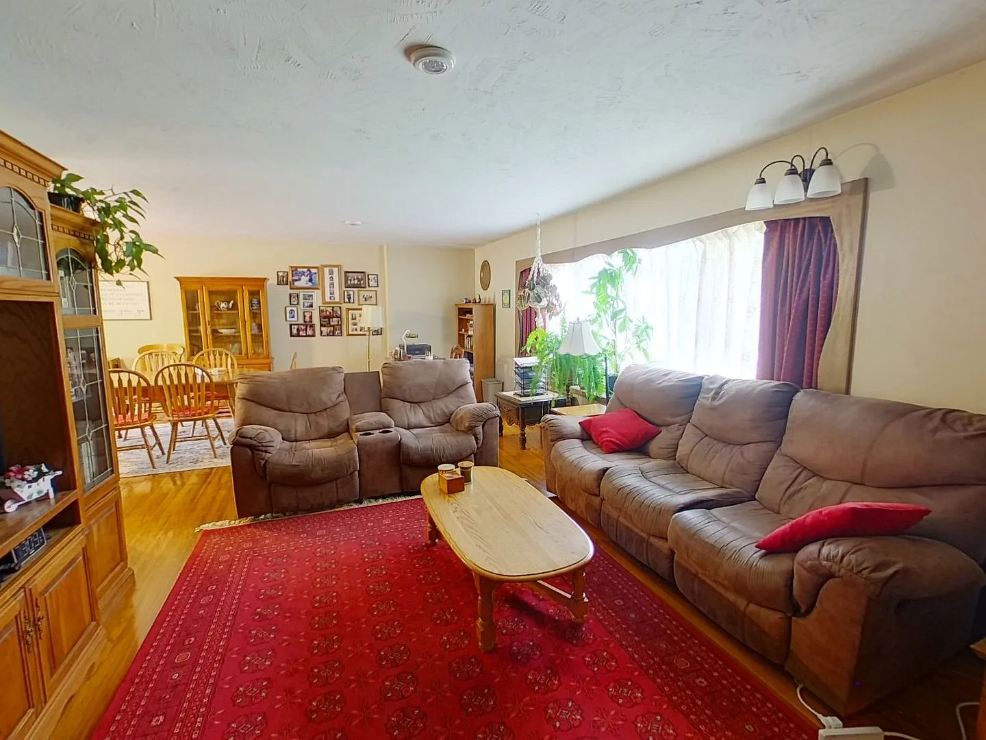 Fully Furnished 5BR Home with Garage & Large Yard — Photo 3