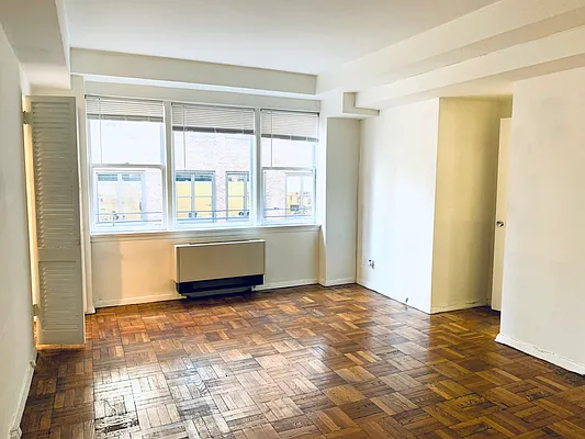 Sold by R New York | media 18