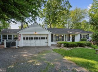 11 Indian Path Ln, Feasterville Trevose, PA 19053