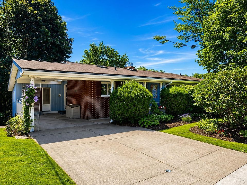 1st image of 48 Briarwood Cres