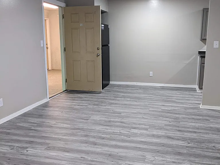 Redstone Garden Apartment — Photo 7
